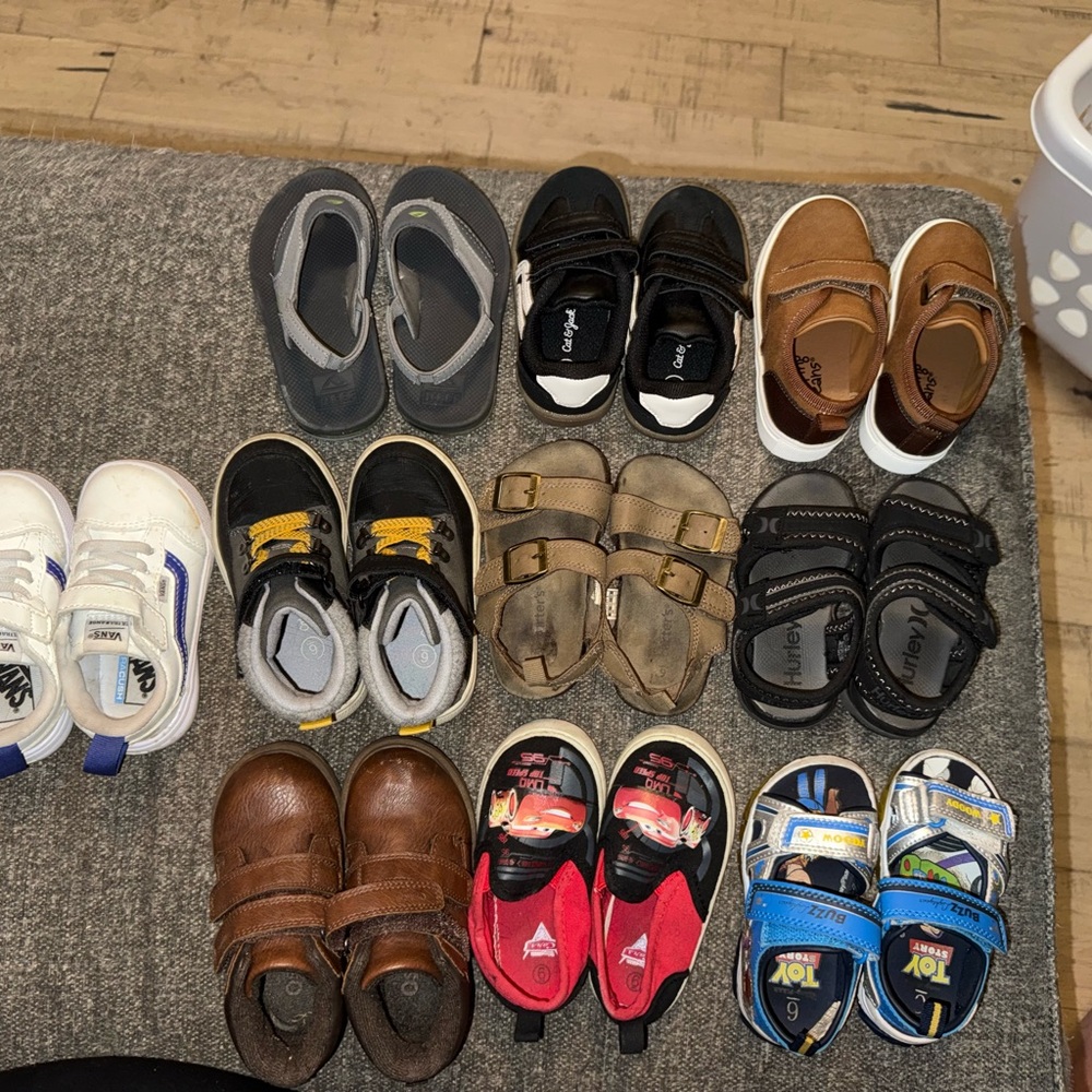 Lot of 10 toddler boys size 6 shoes